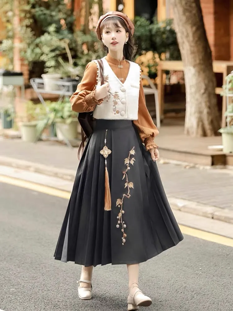 Aster Modern Ming Style Mamianqun Hanfu