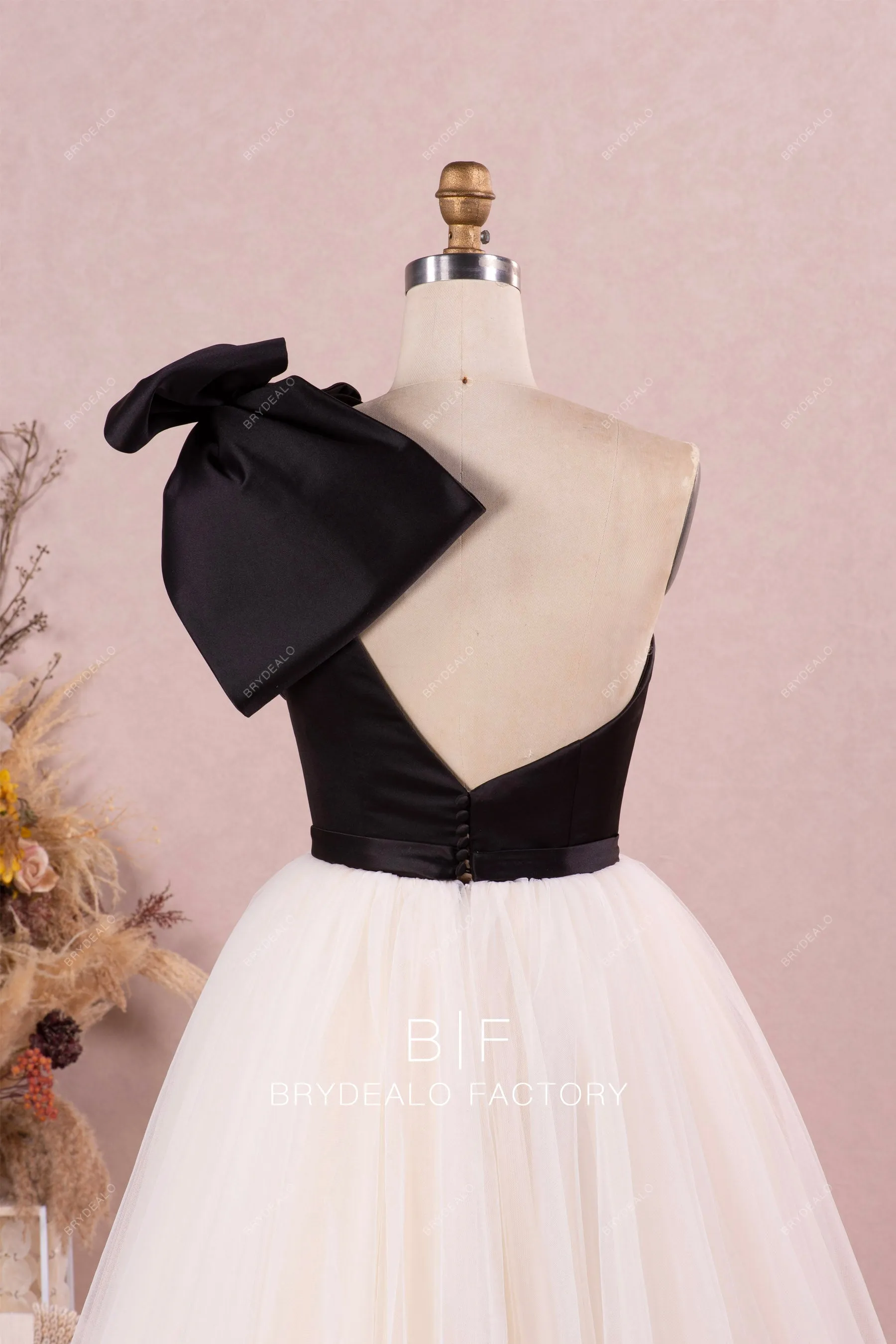 Black Satin Big Bow One-Shoulder Ivory Tulle Ball Gown Wedding Dress