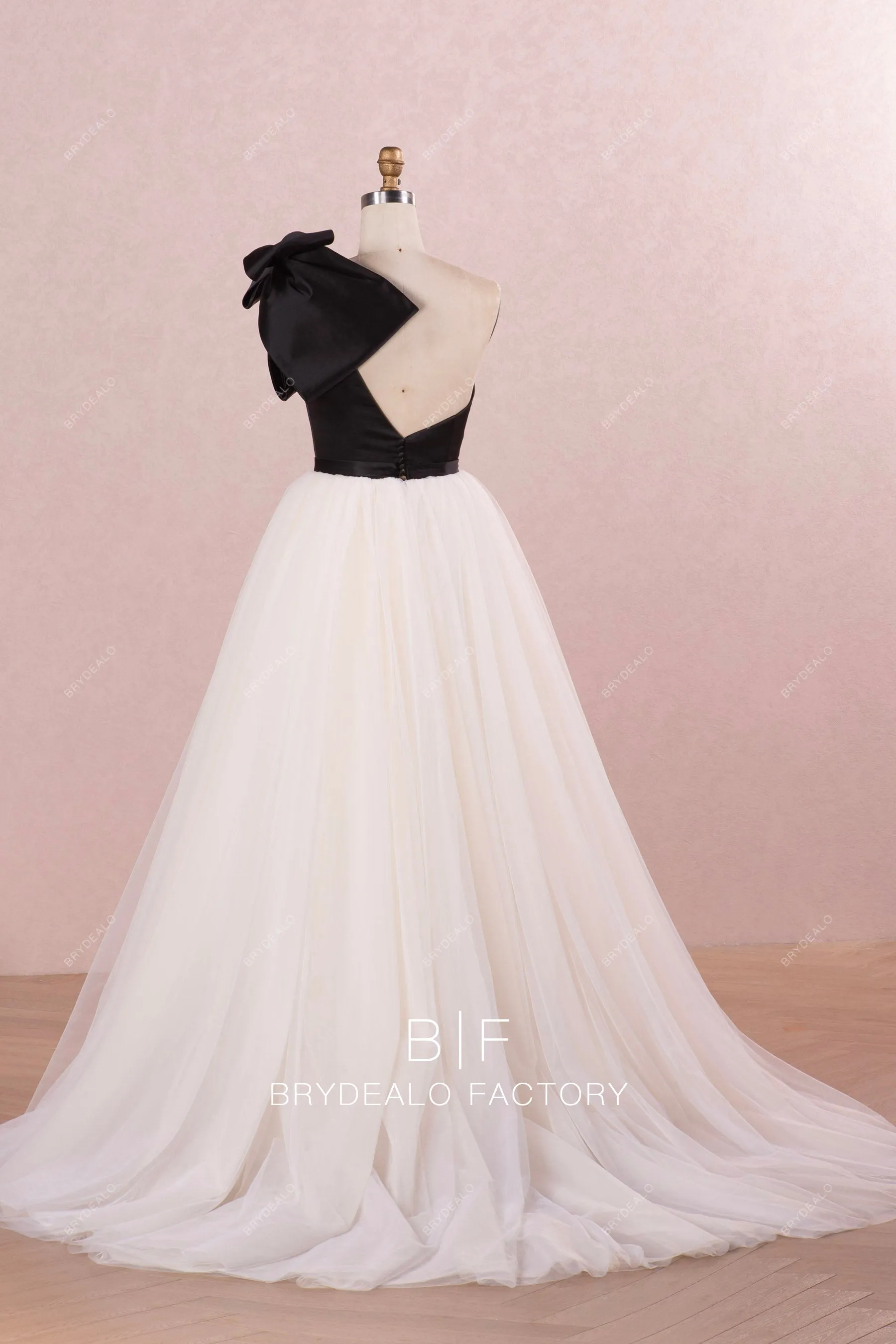 Black Satin Big Bow One-Shoulder Ivory Tulle Ball Gown Wedding Dress