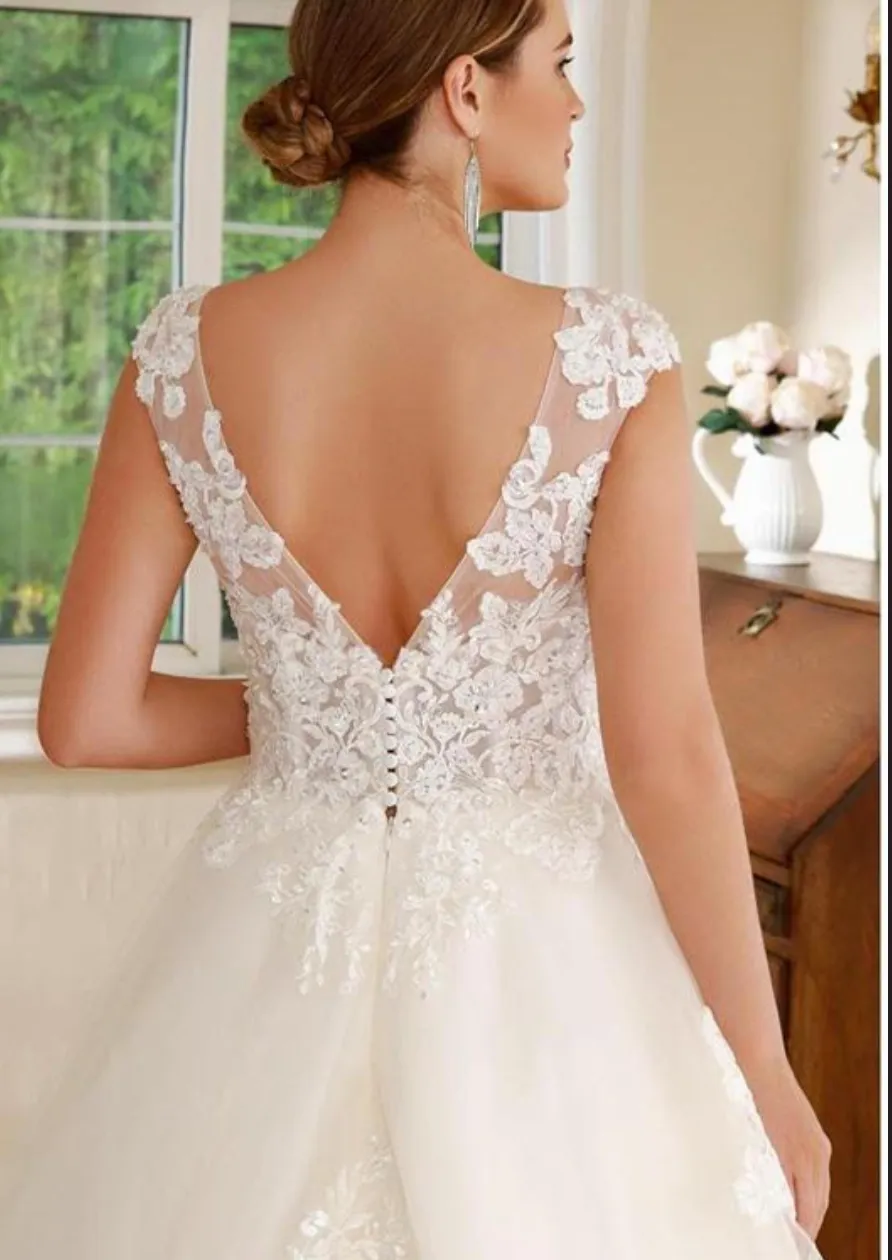 Lace Embellished A Line Sleeveless Wedding Gown