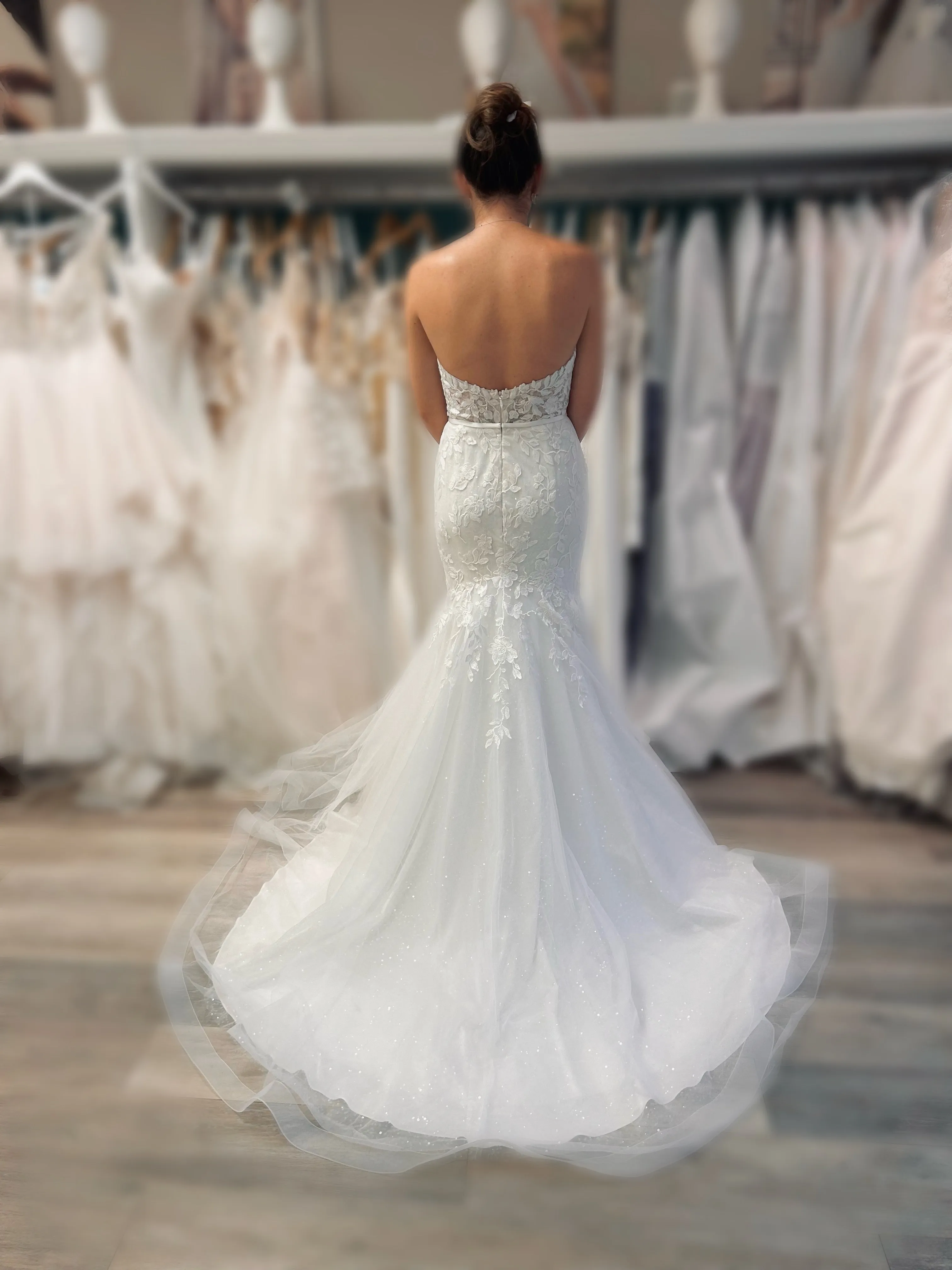 Paloma Blanca 4925 Wedding Dress Sample