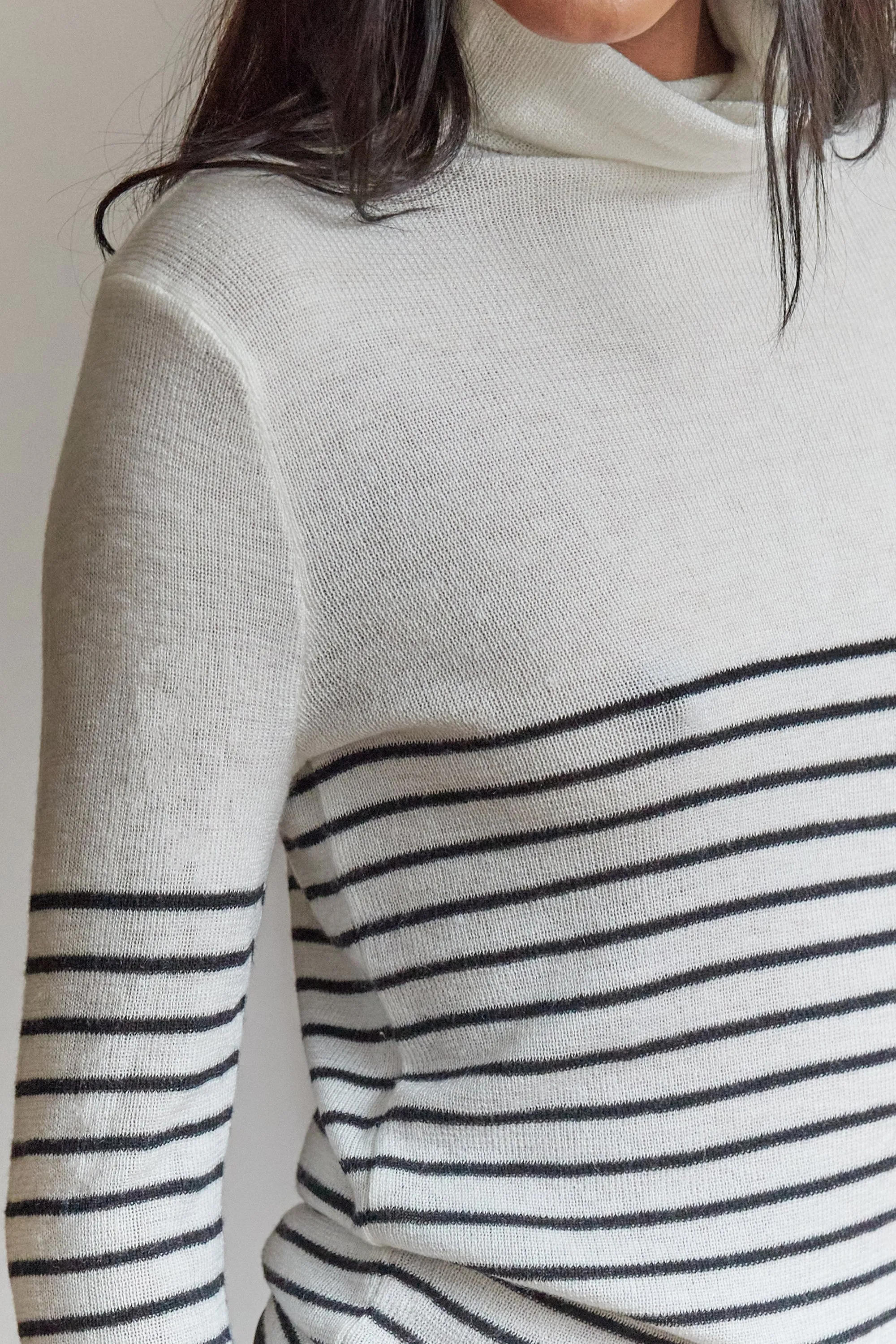 STRIPED TURTLENECK TOP